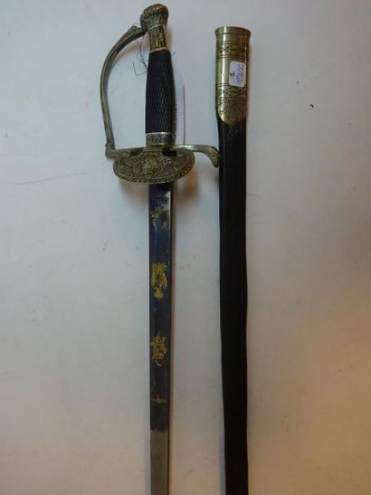 FRANCE

Epée d'officier.

Garde en bronze...