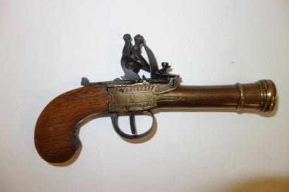 FRANCE

Pistolet de gousset à silex, à coffre.

Canon...
