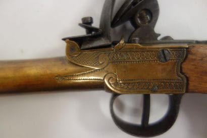 FRANCE

Pistolet de gousset à silex, à coffre.

Canon...