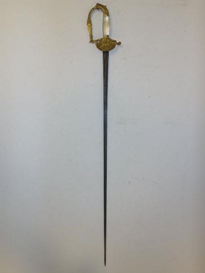Epée de cour d'officier.

Monture en laiton...