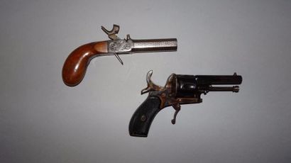 FRANCE.

- Pistolet à percussion et à l’écossaise....