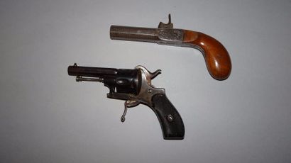 FRANCE.

- Pistolet à percussion et à l’écossaise....