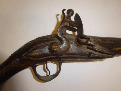 Pistolet d'arçon.

Platine à silex et chien...