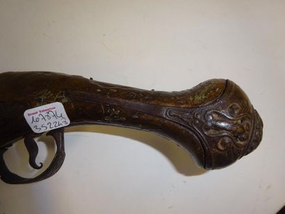 Pistolet d'arçon.

Platine à silex et chien...