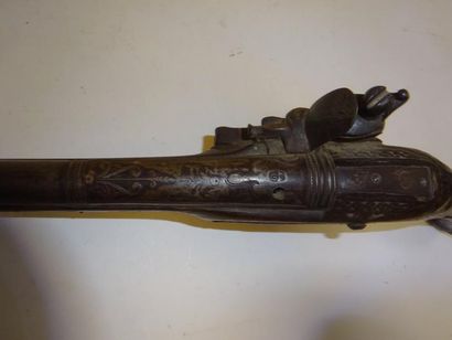 Pistolet d'arçon.

Platine à silex et chien...