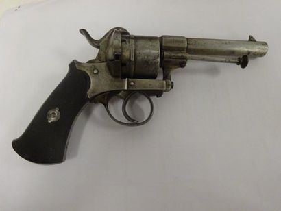 FRANCE

Revolver à broche, à six coups, à...