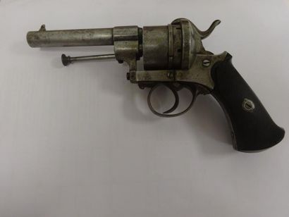 FRANCE

Revolver à broche, à six coups, à...