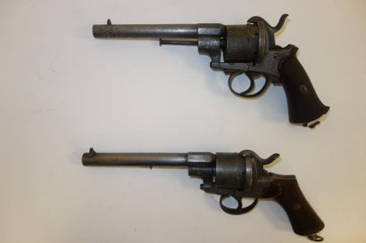 FRANCE

Deux revolvers en acier à broche,...