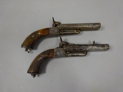 FRANCE

Paire de pistolets à broches.

Canons...