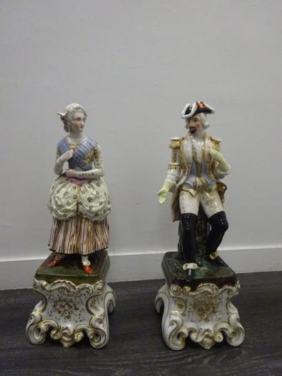 PARIS


Couple en porcelaine émaillée polychrome...