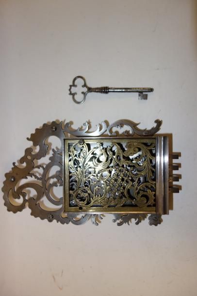 Grande serrure de porte, à quatre pennes,...