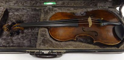 Violon portant une étiquette Andreas GUARNERIUS.
Atelier...