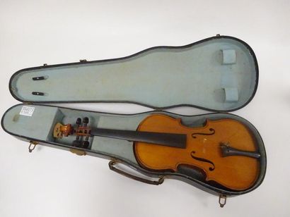 Violon Mirecourt portant une étiquette apocryphe...