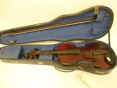 Violon portant une étiquette Medio Fino....