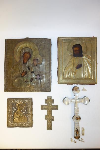 Deux icônes :

- Vierge à l'Enfant.

Tempera...
