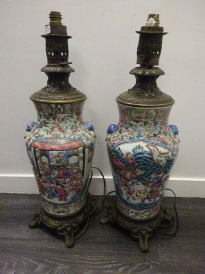 Paire de lampes à pétrole, quadripodes, à...