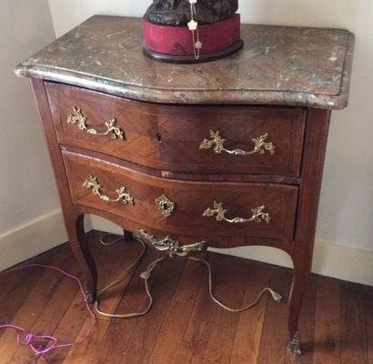 Commode en bois naturel et bois de placage...