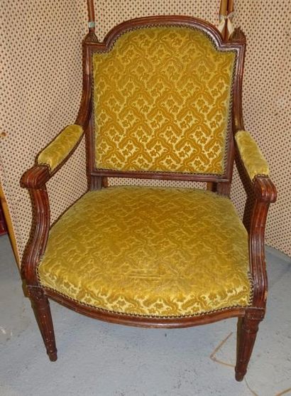 Ensemble de quatre fauteuils en bois naturel...