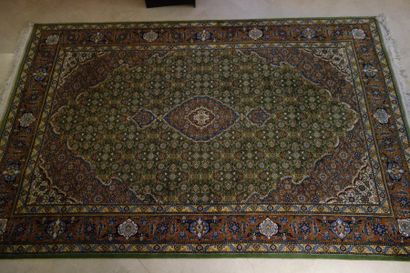 PERSE


Tapis Keshan.

Médaillon central...