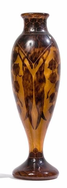 LE VERRE FRANÇAIS
Vase fuselé à col resserré...