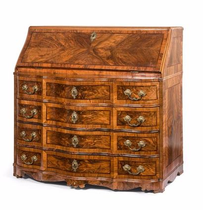 Commode scribanne en placage de noyer et...