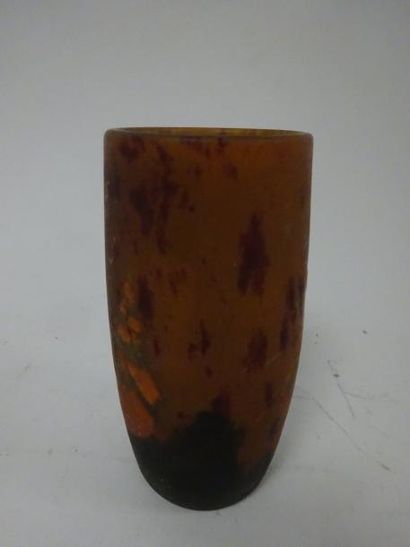 DAUM Nancy


Petit vase tonnelet au fond...