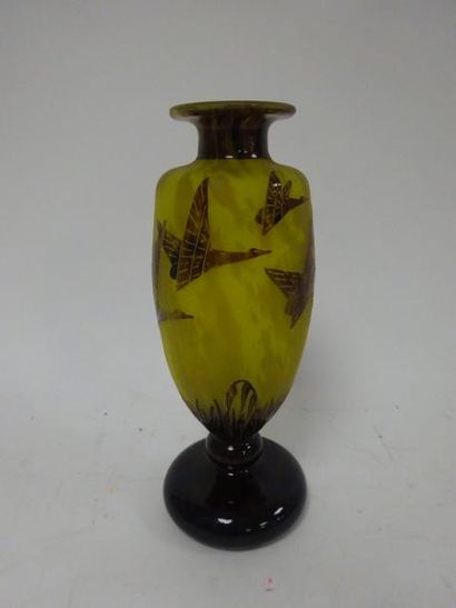 LE VERRE FRANÇAIS


Vase fuselé à col resserré...