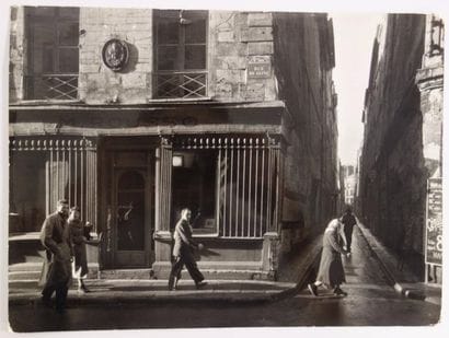 Willy Ronis (1910-2009)


Rue de Seine, 1956.

19...