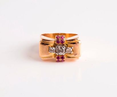 Bague chevalière en or jaune (750) et platine...