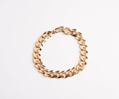 Bracelet gourmette en or jaune (585)

Fermoir...