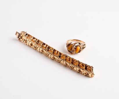 Bracelet articulé en or jaune (585).

Fermoir...