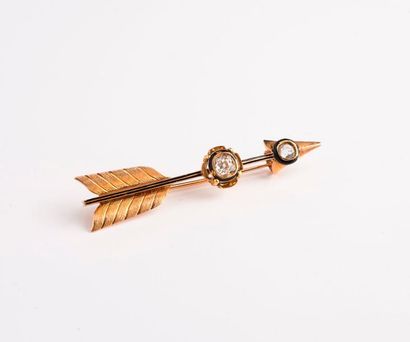 Broche barrette en forme de flèche en or...