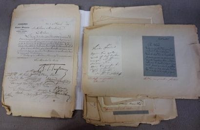 MUSICIENS.

Réunion de 17 lettres ou cartes...