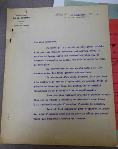 REYNAUD (Paul)


Réunion de 15 lettres, un...