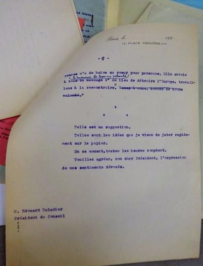 REYNAUD (Paul)


Réunion de 15 lettres, un...
