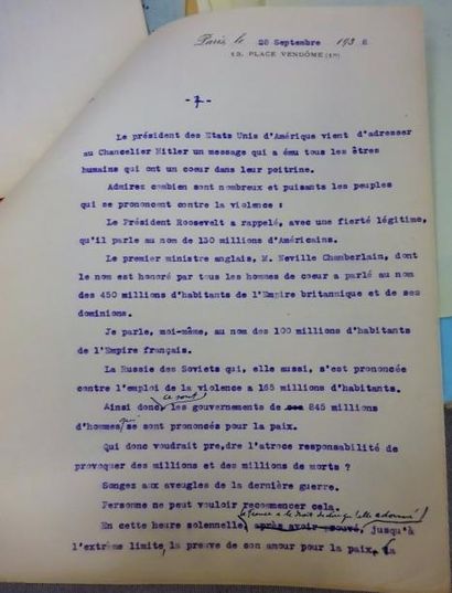 REYNAUD (Paul)


Réunion de 15 lettres, un...