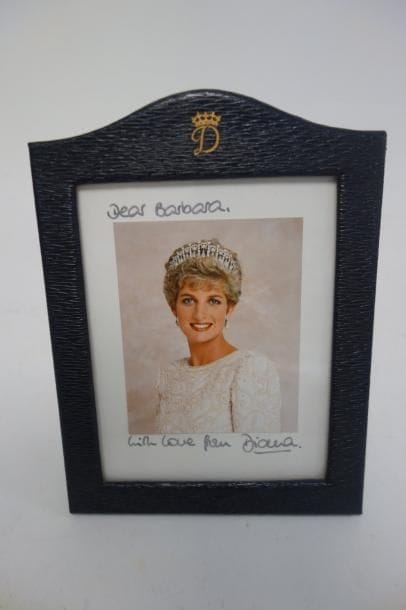 Diana.

Photographie contrecollée sur carton....