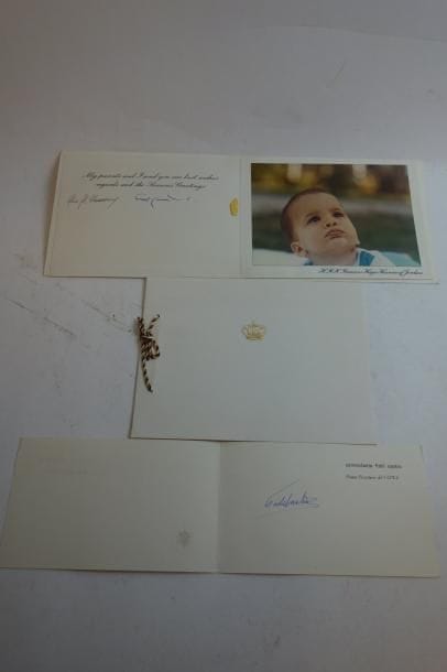Trois cartes, non datées :

- une de naissance...