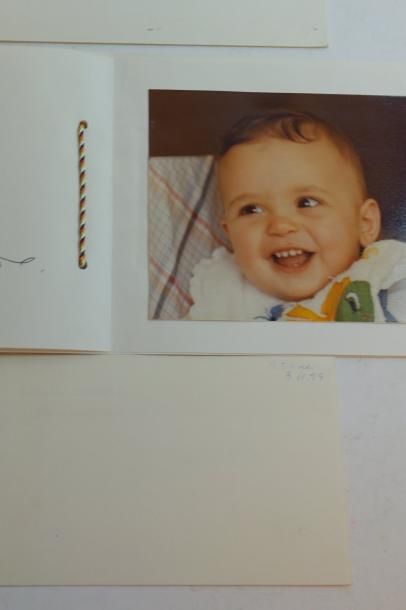 Trois cartes, non datées :

- une de naissance...