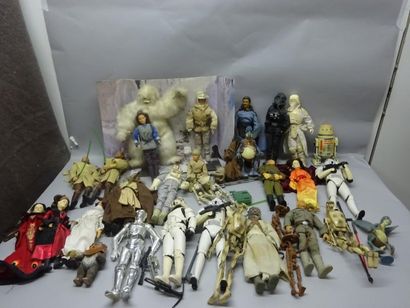 STAR WARS

Fort lot de 30 poupées 30 cm Hasbro/Kenner.

1995...