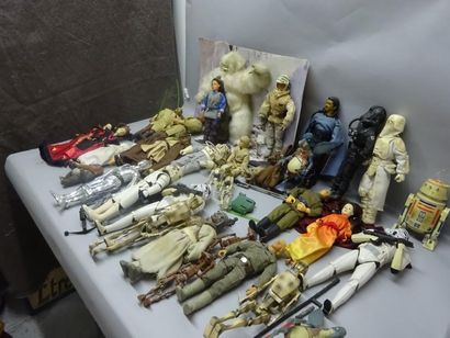 STAR WARS

Fort lot de 30 poupées 30 cm Hasbro/Kenner.

1995...