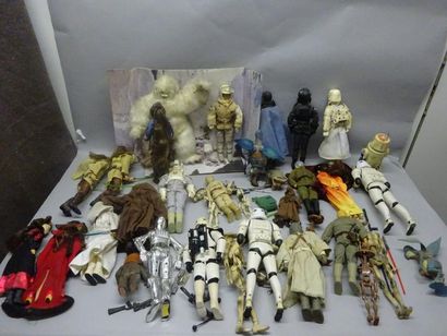 STAR WARS

Fort lot de 30 poupées 30 cm Hasbro/Kenner.

1995...
