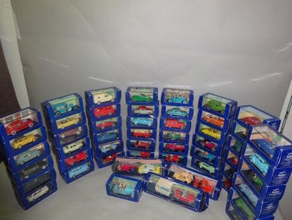 TINTIN

Fort lot de 52 V2hicules au 1/43...