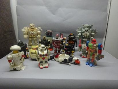 ROBOTS

Lot de 15 Robots.

Etat d'usage sans...