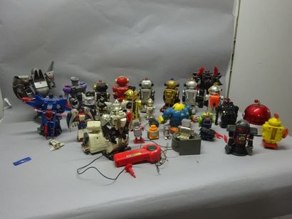 ROBOTS

Lot de 30 Robots.

Etat d'usage sans...