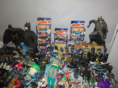 BATMAN (1/2 + 2/2)

Lot de +/- 100 Figurines...