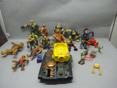 SMALL SOLDIERS

Lot de 15 Figurines.

Circa...
