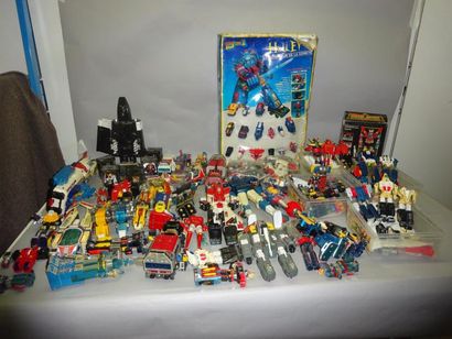 ROBOTS DIE CAST

Fort Lot comprenant: Bismarck-Battle...