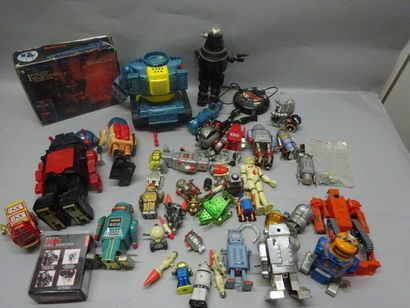 ROBOTS TOLE

Lot de 35 Robots majoritairement...