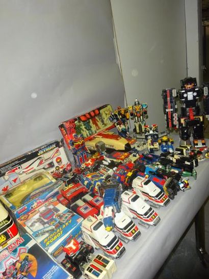 SENTAI (1/2 + 2/2)
Lot comprenant +/- 30...